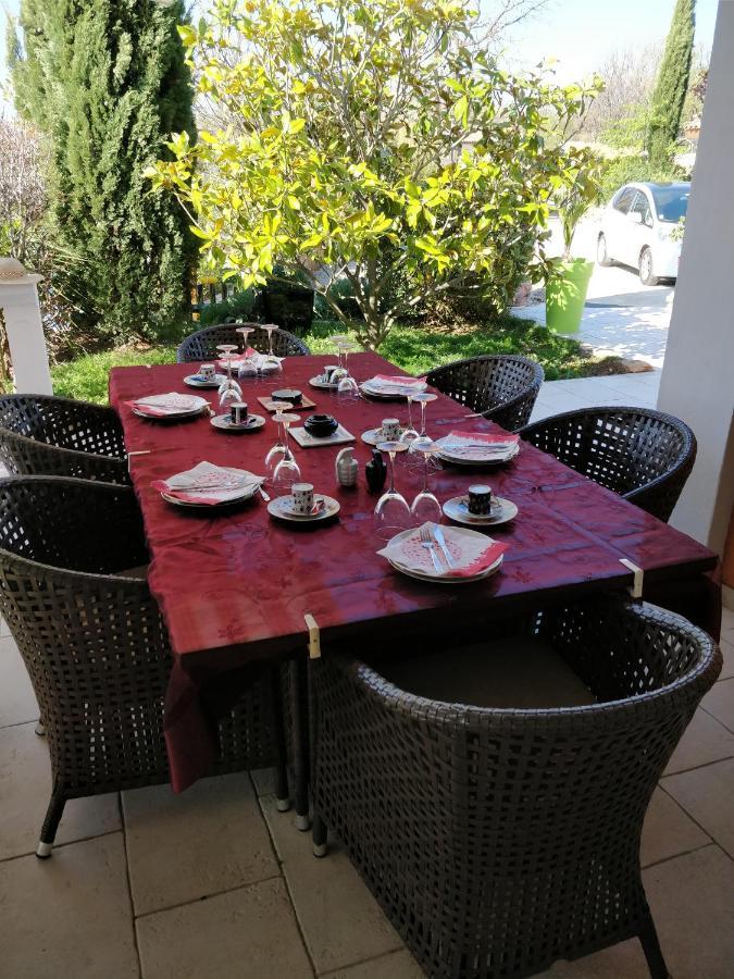 Bed and Breakfast Les Chenes Chez Jo Et Aime Régusse Exterior foto